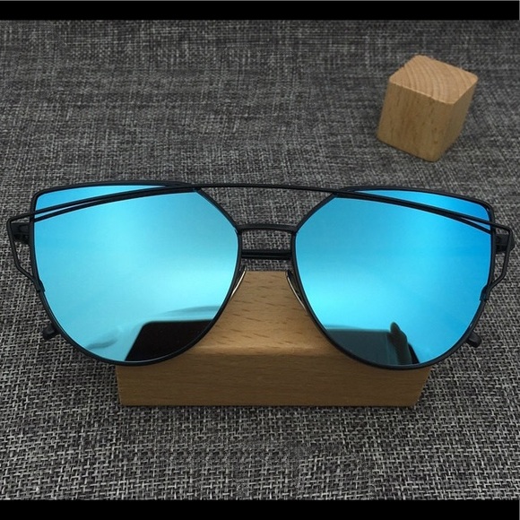 Cross Wire Cat Eye Sunglasses - Picture 2 of 6